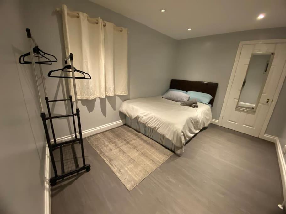 Spacious 2 Bedroom Flat * Лондон
