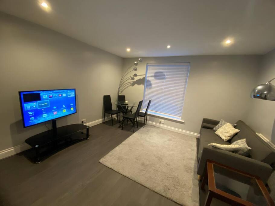 Spacious 2 Bedroom Flat Лондон