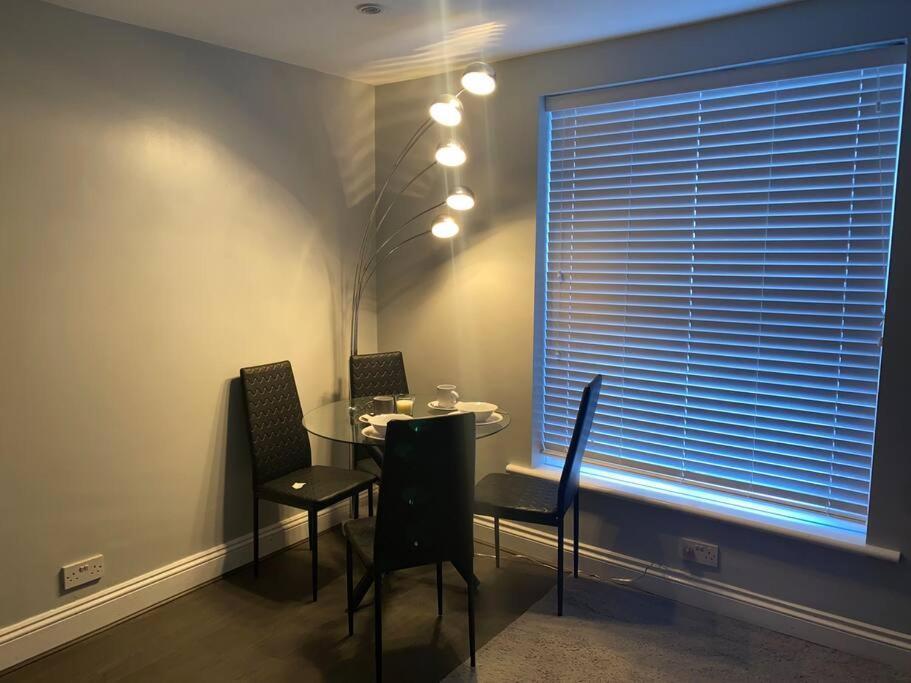 Spacious 2 Bedroom Flat Апартаменты Лондон
