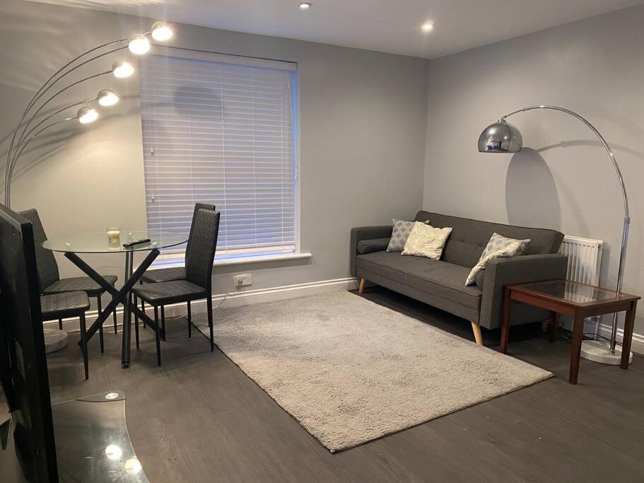 Spacious 2 Bedroom Flat Лондон