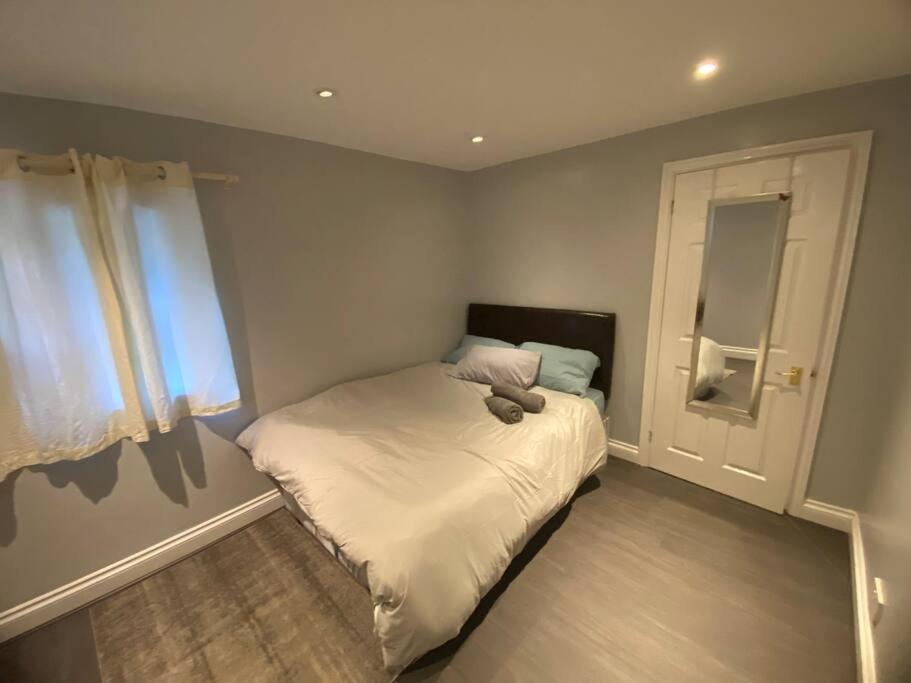 Spacious 2 Bedroom Flat * Лондон